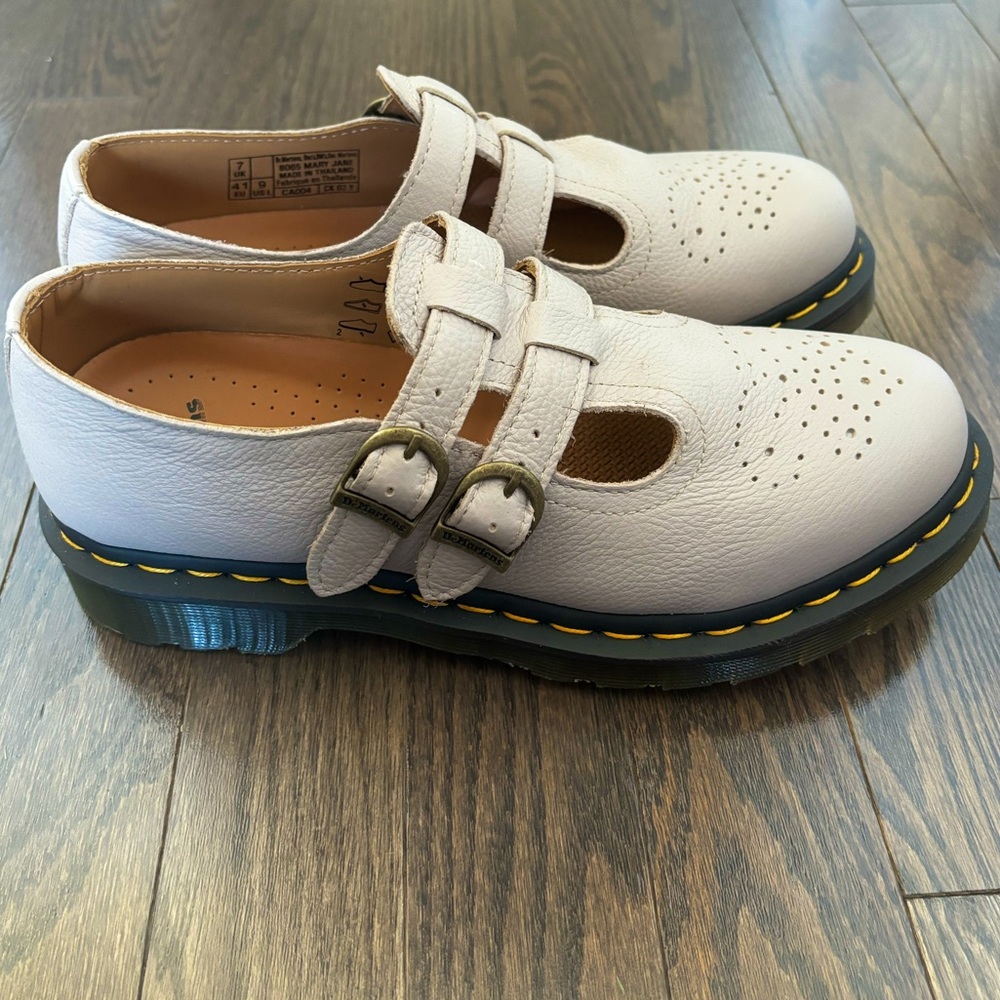 NWOT Doc Martens 8065 Virginia Leather Mary-Jane